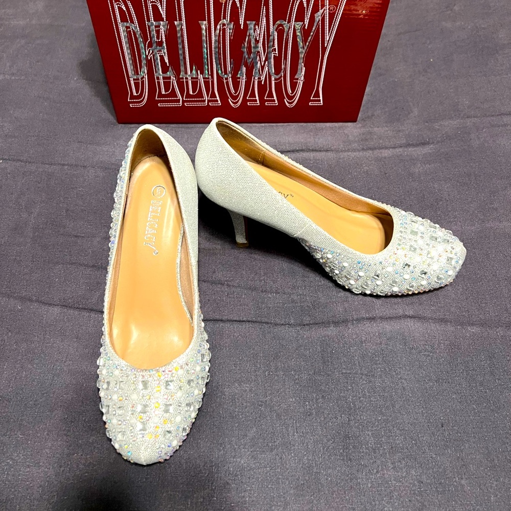 Delicacy Riley Silver Rhinestone Heel Sz 6 NWT